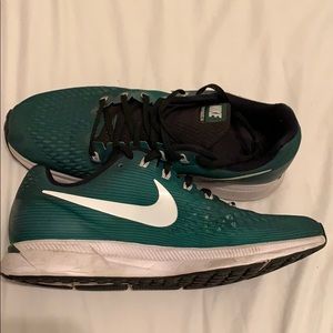 Nike zoom Pegasus 34 tennis shoes